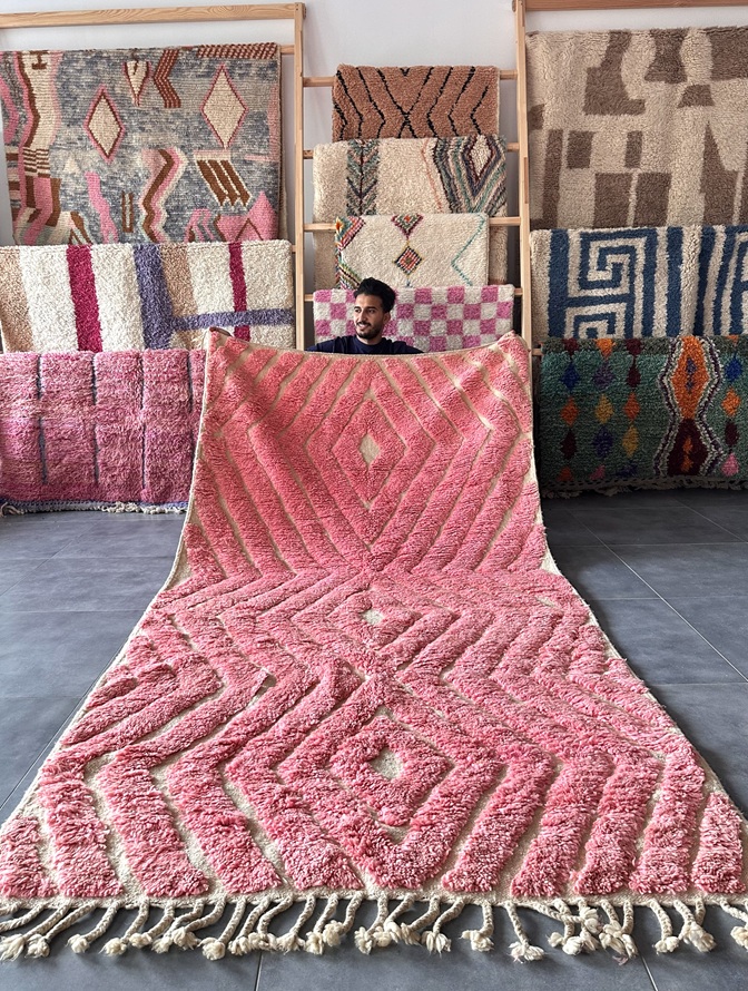 różowy dywan do salonu